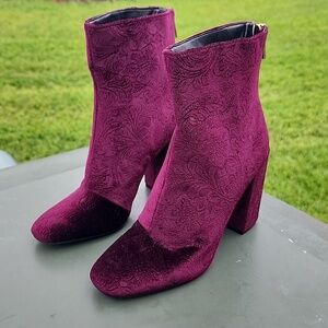 Jessica Simpson Women Embossed Wine Velvet Booties Size 6